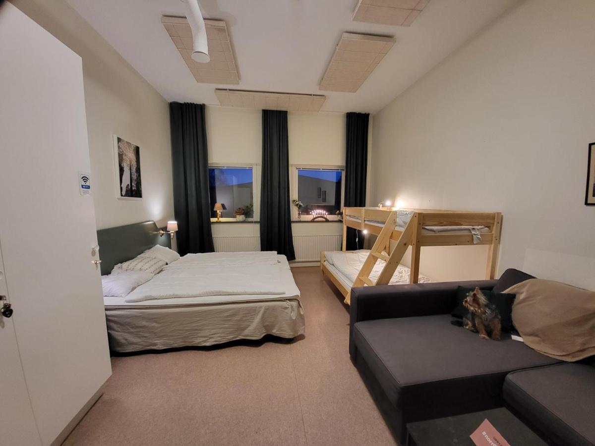 Kg Sleepover & Staellplats Karl Gustav Esterno foto